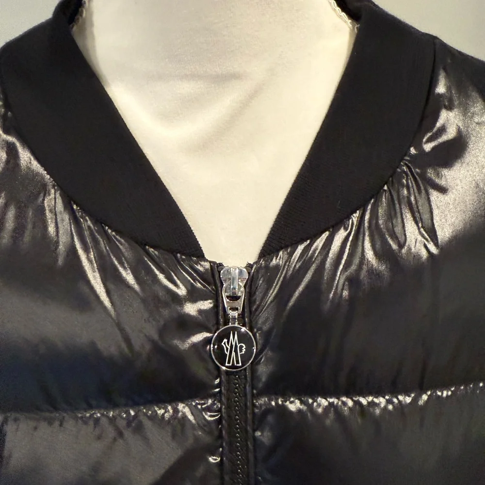 💯% AUTHENTIC MONCLER JACKET - Picture 2 of 11